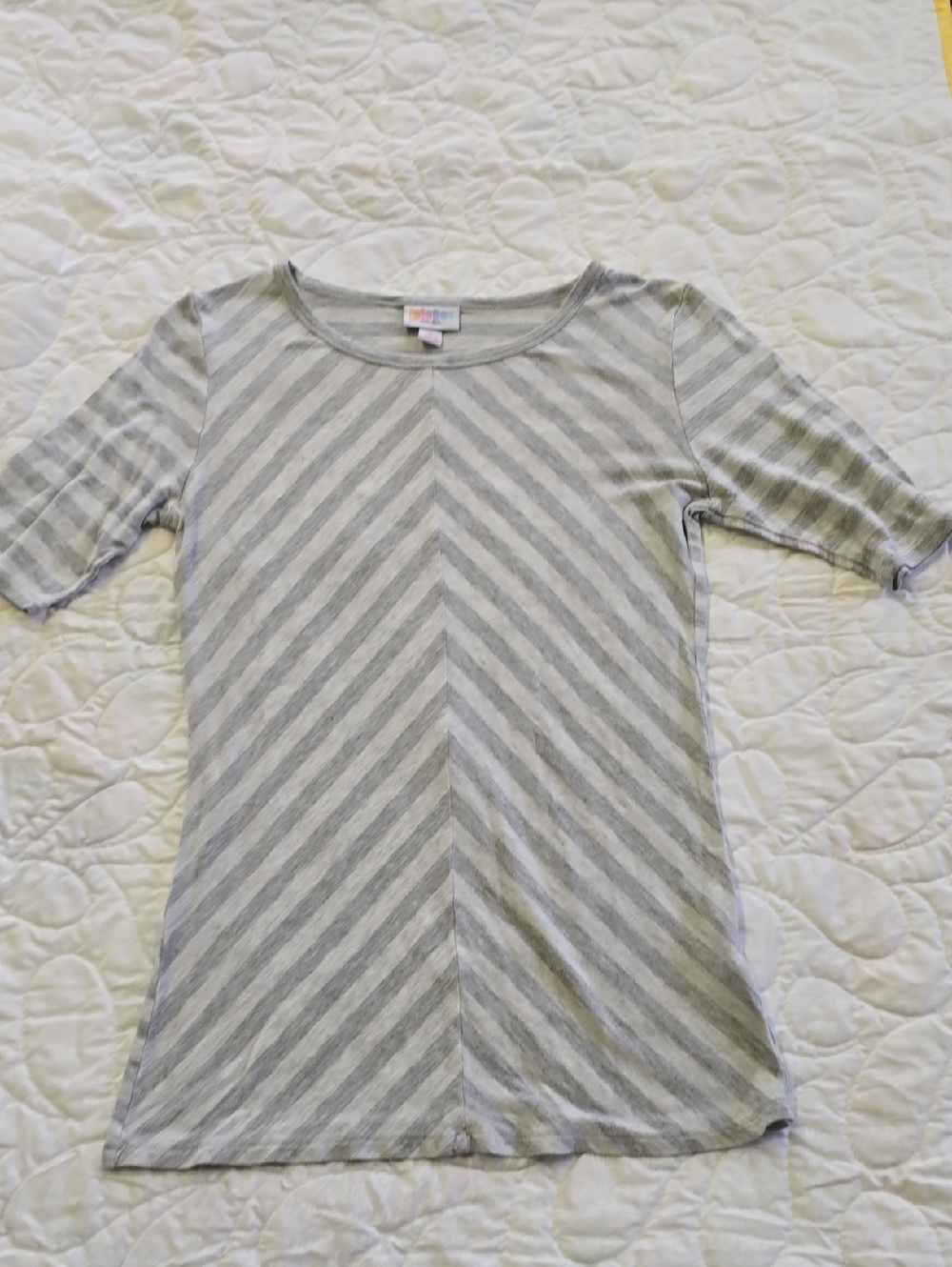 LuLaRoe Gigi Gray Striped Short Sleeve Tee